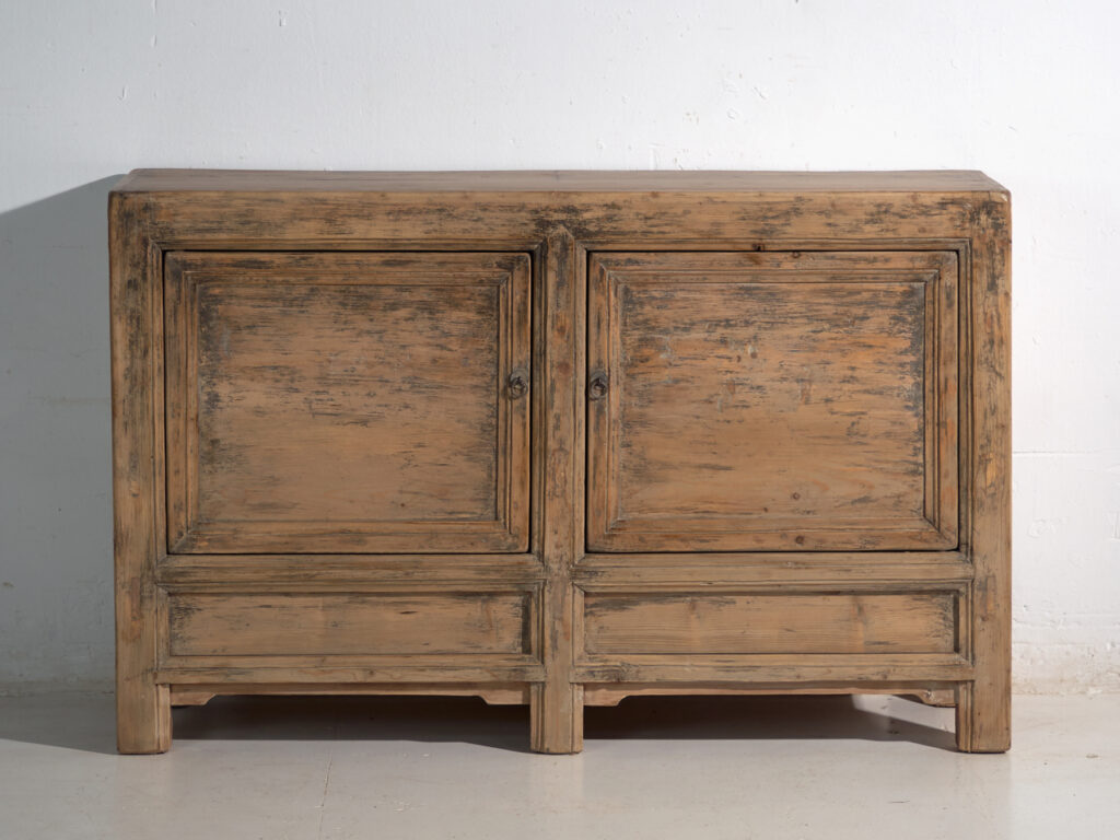 Aparador antiguo en madera de pino – China, circa 1930