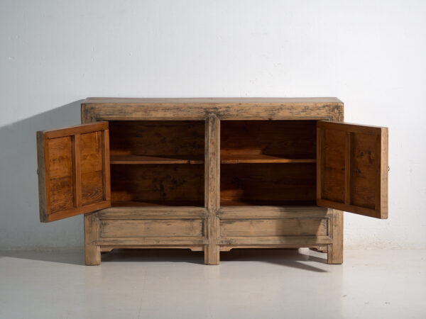 Aparador antiguo en madera de pino – China, circa 1930