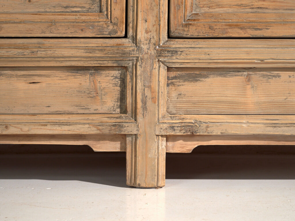 Aparador antiguo en madera de pino – China, circa 1930