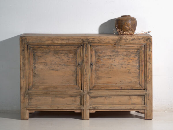 Aparador antiguo en madera de pino – China, circa 1930