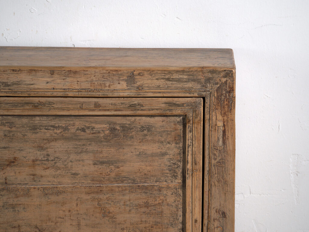 Aparador antiguo en madera de pino – China, circa 1930