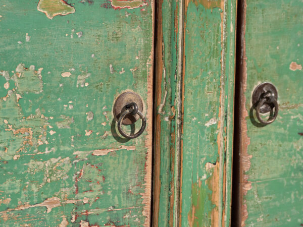 Aparador antiguo con pintura verde original – China, circa 1930