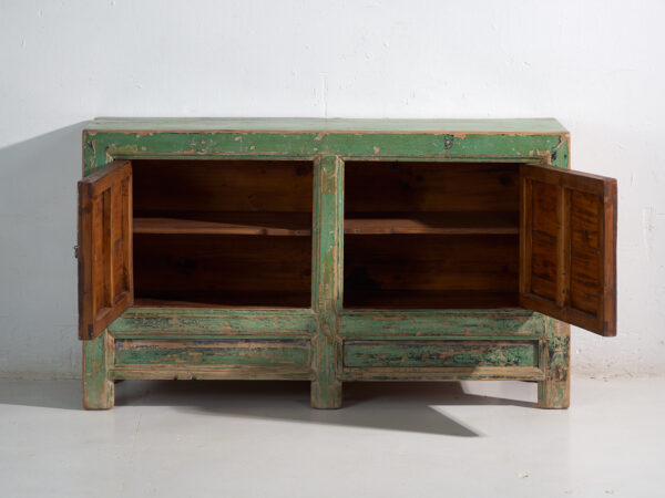 Aparador antiguo con pintura verde original – China, circa 1930