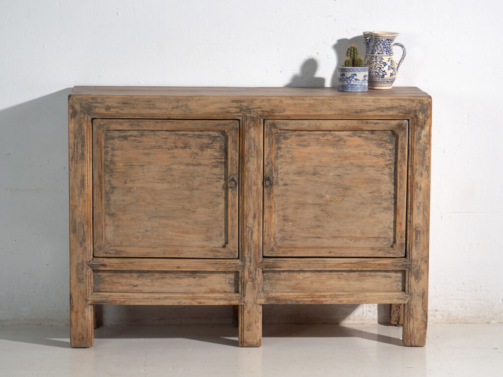 Aparador antiguo en madera de pino – China, circa 1930