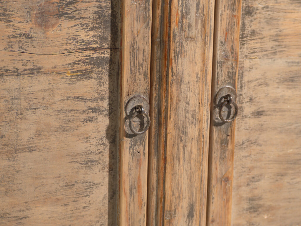 Aparador antiguo en madera de pino – China, circa 1930