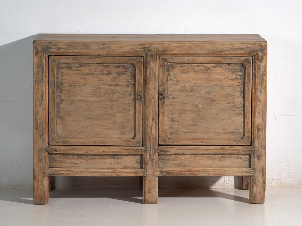Aparador antiguo en madera de pino – China, circa 1930