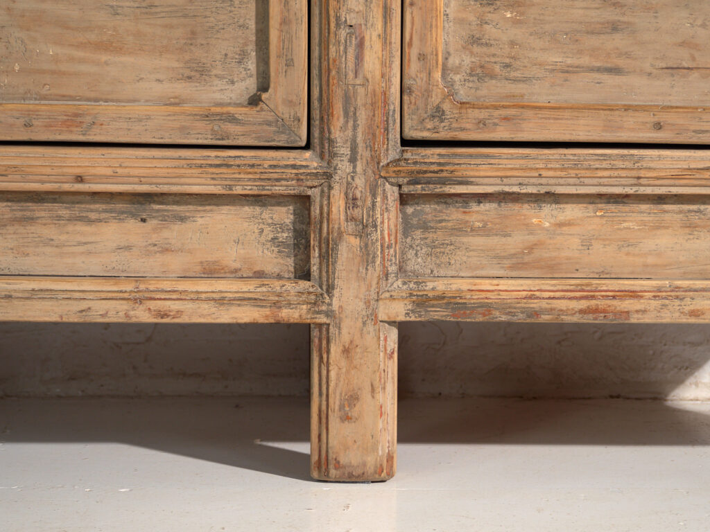 Aparador antiguo en madera de pino – China, circa 1930