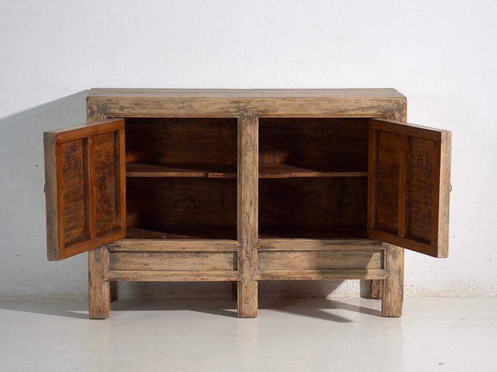 Aparador antiguo en madera de pino – China, circa 1930