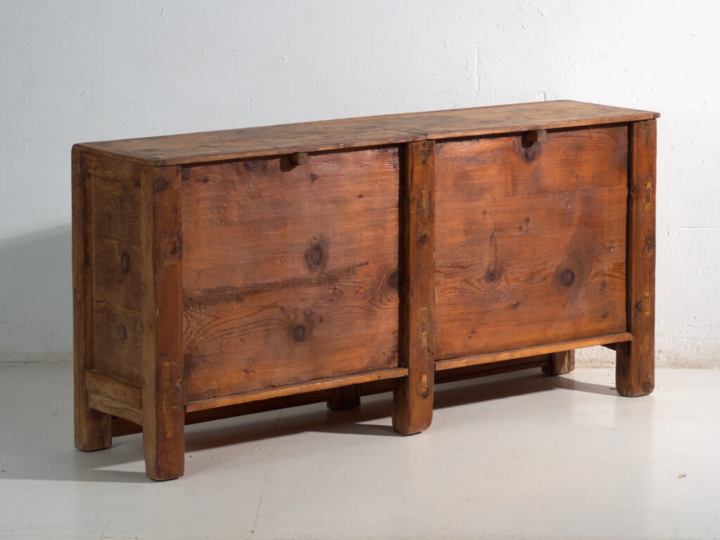 Aparador antiguo en madera de pino – China, circa 1930