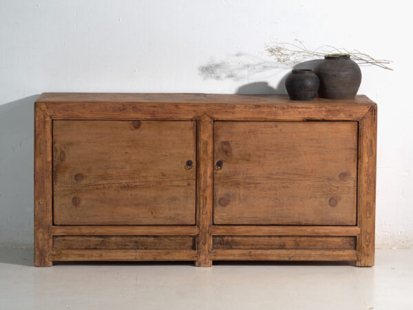 Aparador antiguo en madera de pino – China, circa 1930