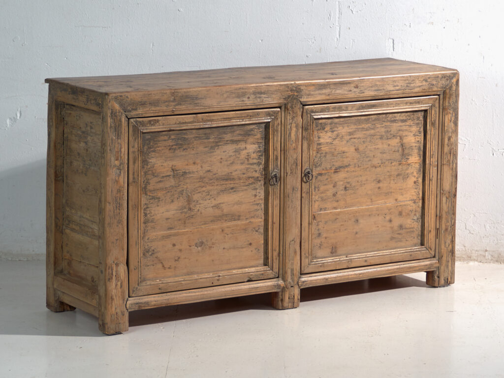 Aparador antiguo en madera de pino – China, circa 1930