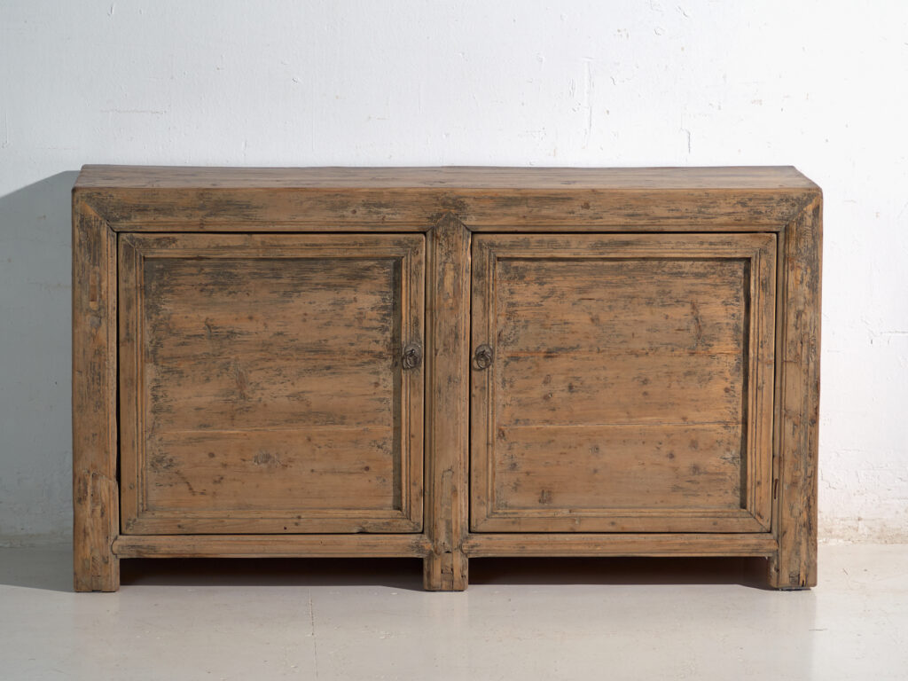 Aparador antiguo en madera de pino – China, circa 1930