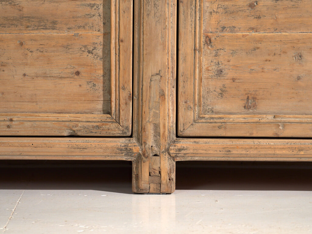 Aparador antiguo en madera de pino – China, circa 1930