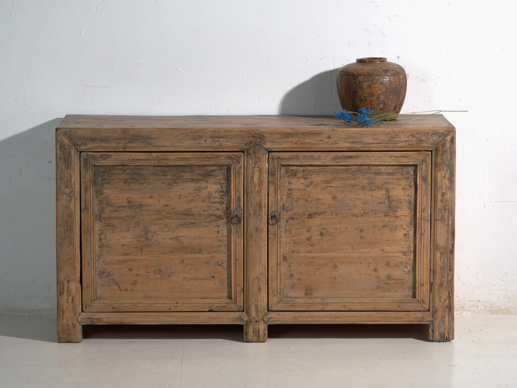 Aparador antiguo en madera de pino – China, circa 1930