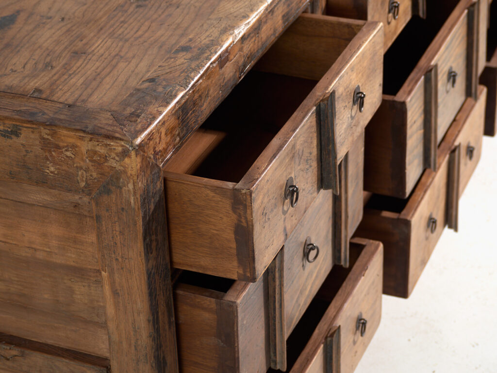 Mueble antiguo de varios cajones – China, circa 1930