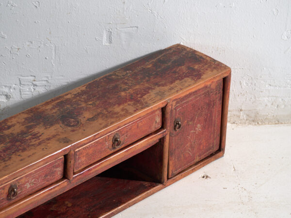 Mueble bajo antiguo pintada en pino – China, circa 1930