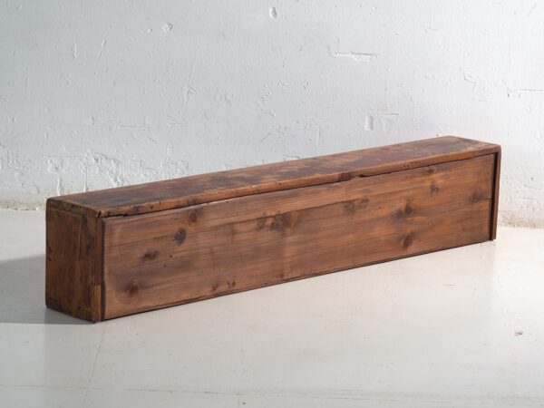 Mueble bajo antiguo pintada en pino – China, circa 1930