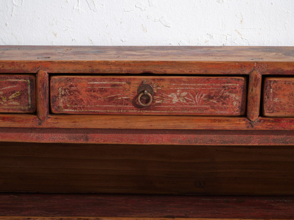 Mueble bajo antiguo pintada en pino – China, circa 1930