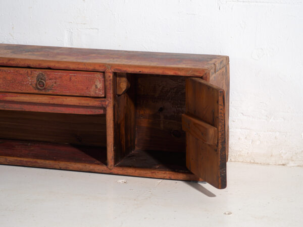 Mueble bajo antiguo pintada en pino – China, circa 1930