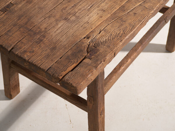 Mesa baja antigua en madera de pino – China, circa 1890
