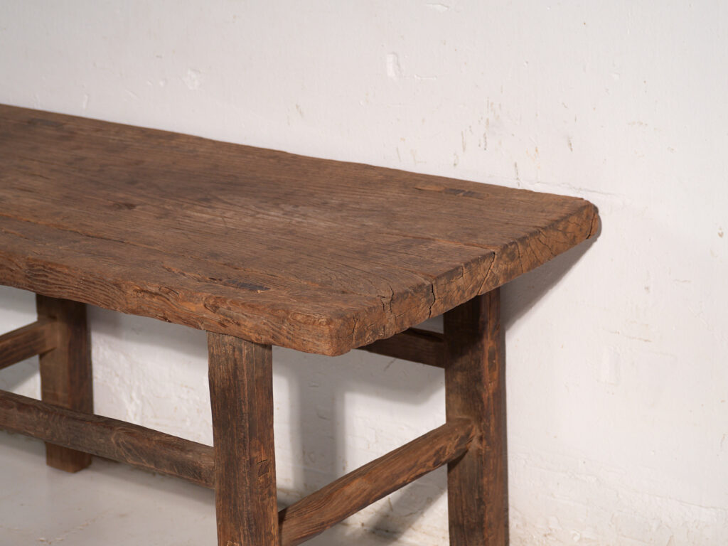 Mesa baja antigua en madera de pino – China, circa 1890