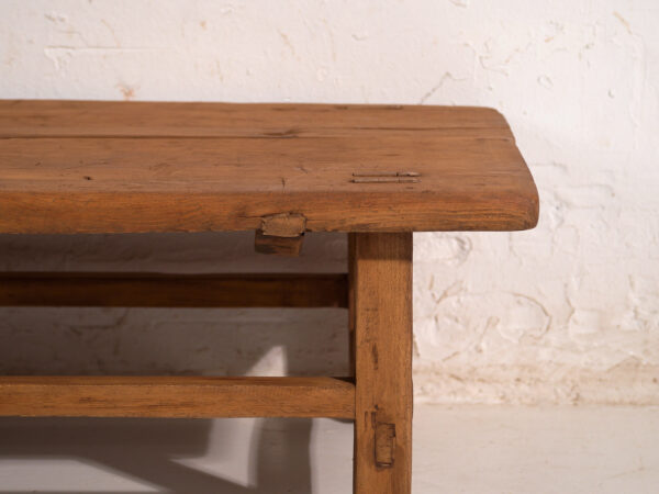 Mesa baja antigua en madera de pino – China, circa 1890
