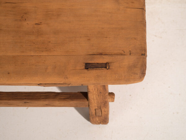 Mesa baja antigua en madera de pino – China, circa 1890