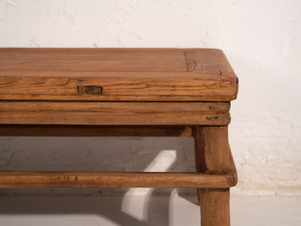 Mesa baja antigua en madera de pino – China, circa 1890
