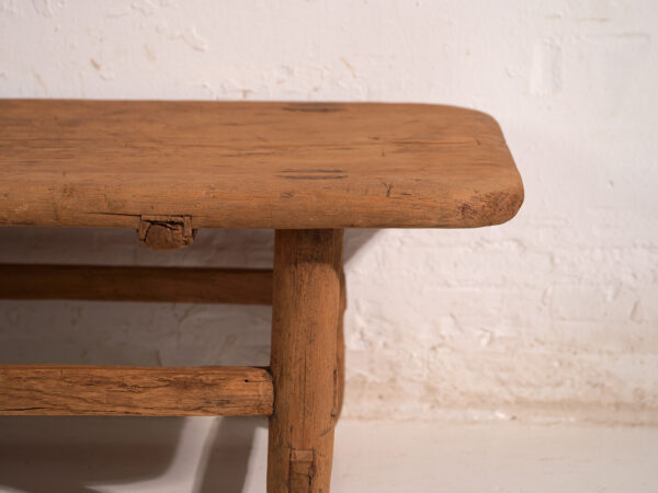 Mesa baja antigua en madera de pino – China, circa 1890
