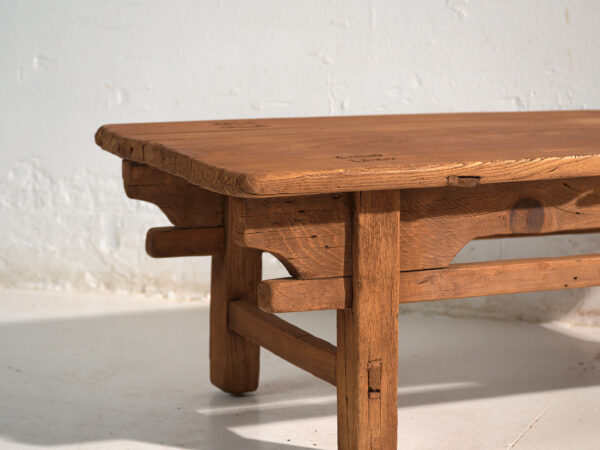 Mesa baja antigua en madera de pino – China, circa 1890