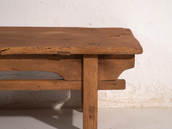 Mesa baja antigua en madera de pino – China, circa 1890