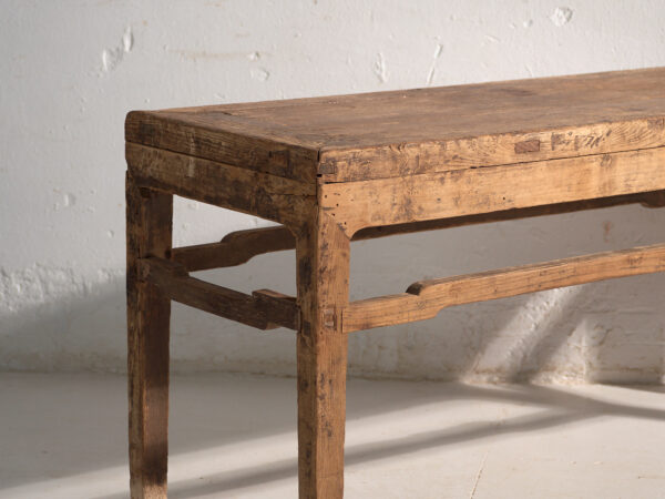 Banco bajo antiguo en madera de pino – China, circa 1890