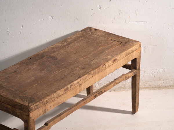 Banco bajo antiguo en madera de pino – China, circa 1890