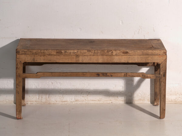 Banco bajo antiguo en madera de pino – China, circa 1890