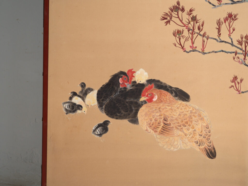 Biombo japonés antiguo de dos hojas sobre fondo dorado – Japón, circa 1920