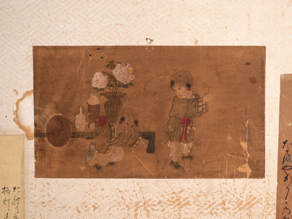 Biombo japonés antiguo de dos hojas con collage de pinturas – Japón, circa 1900