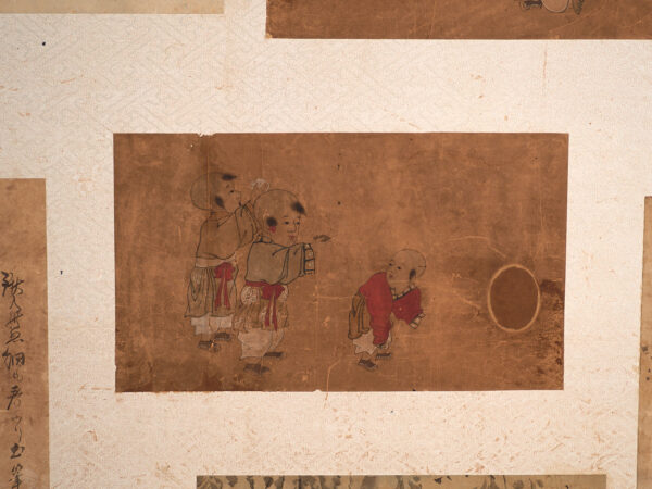 Biombo japonés antiguo de dos hojas con collage de pinturas – Japón, circa 1900