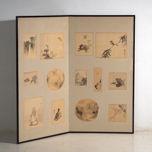 Biombo japonés antiguo de dos hojas con pinturas montadas – Japón, circa 1900