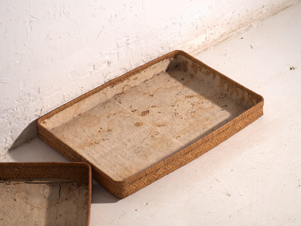 Caja plana antigua japonesa en ratán tejido – Japón, circa 1920. Set de dos.
