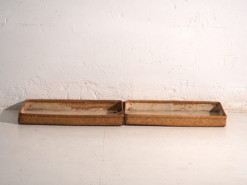 Caja plana antigua japonesa en ratán tejido – Japón, circa 1920. Set de dos.