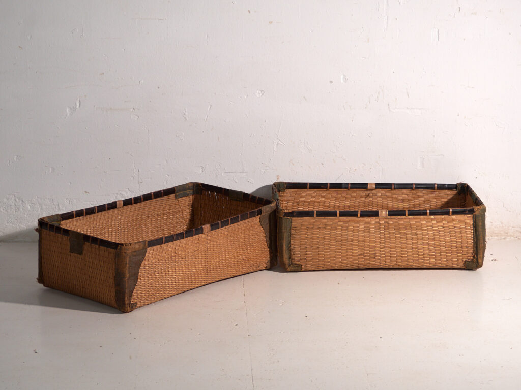 Set de dos cestas antiguas kōri en mimbre de sauce – Japón, circa 1920