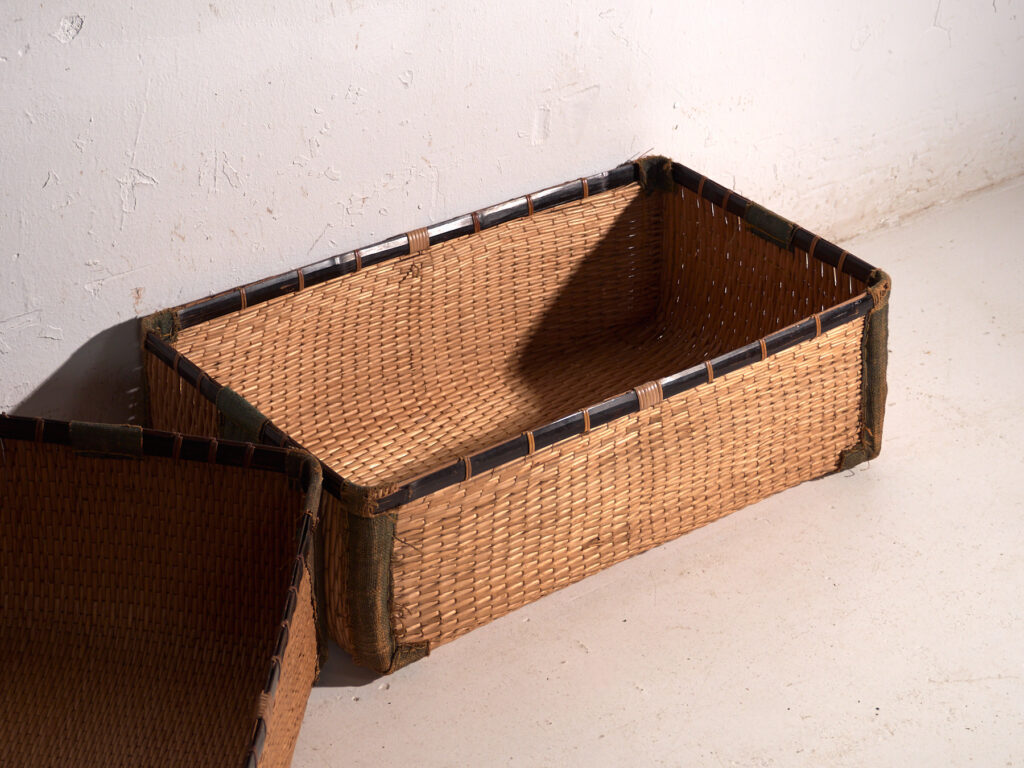 Set de dos cestas antiguas kōri en mimbre de sauce – Japón, circa 1920