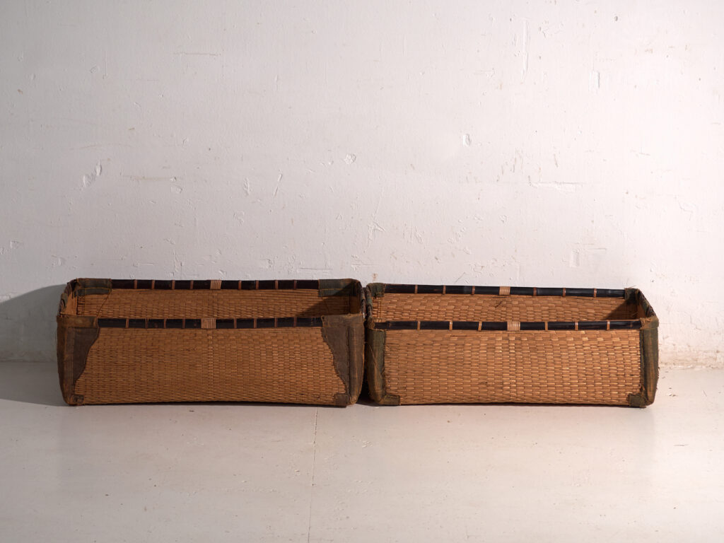 Set de dos cestas antiguas kōri en mimbre de sauce – Japón, circa 1920