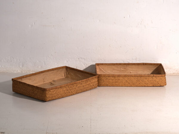 Cajas antiguas japonesas en bambú trenzado – Japón, circa 1950. Conjunto de dos piezas.