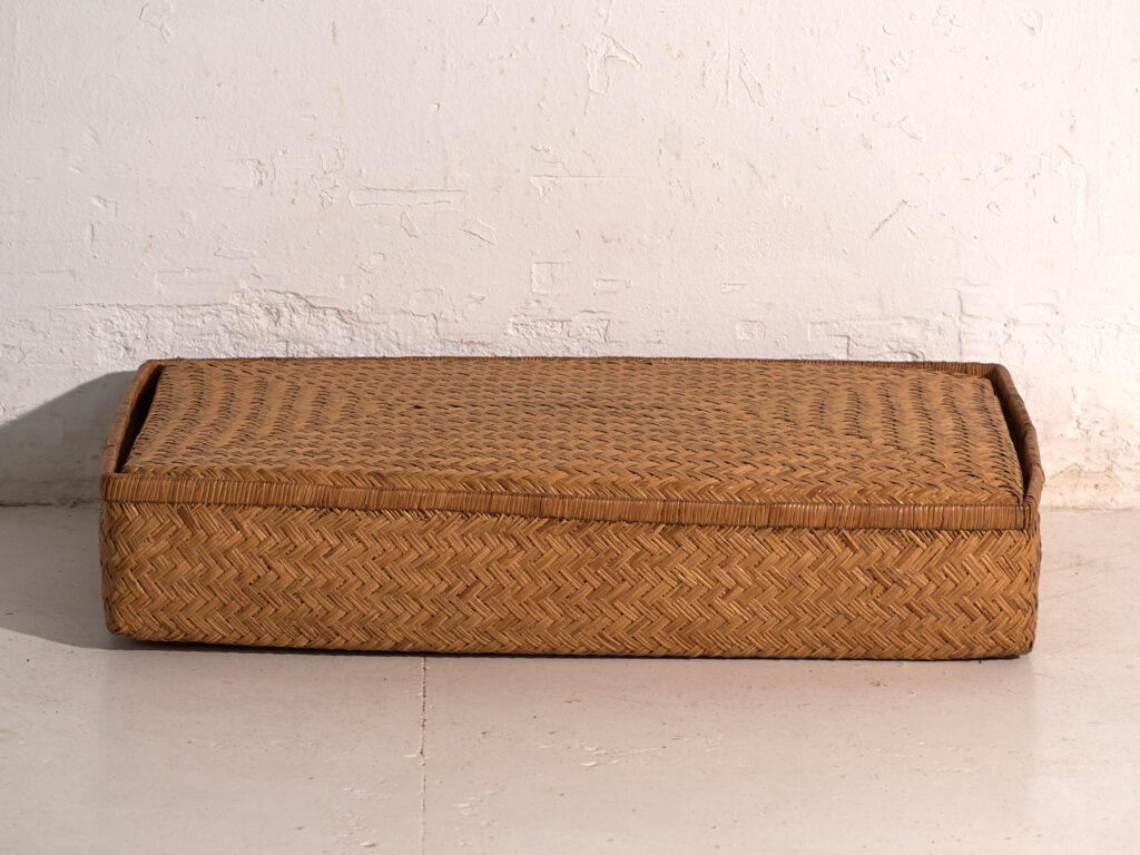 Cajas antiguas japonesas en bambú trenzado – Japón, circa 1950. Conjunto de dos piezas.