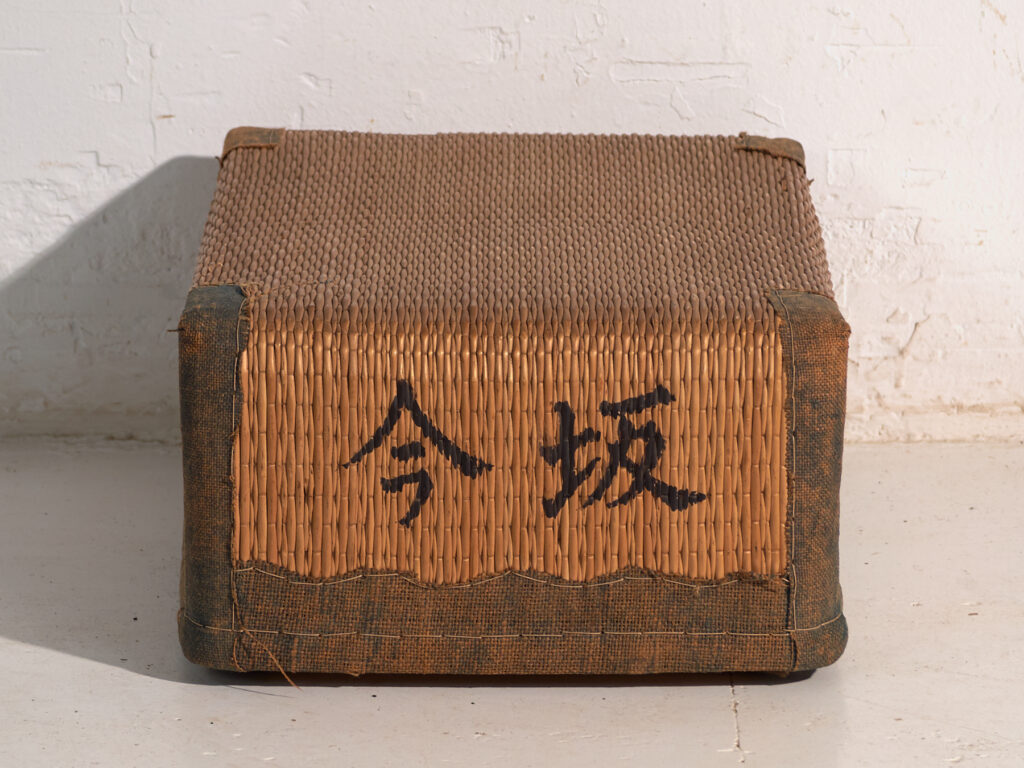 Conjunto de dos cestas antiguas japonesas en bambú con caligrafía – Japón, circa 1930