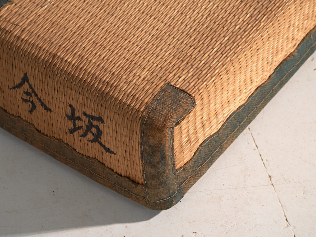 Conjunto de dos cestas antiguas japonesas en bambú con caligrafía – Japón, circa 1930