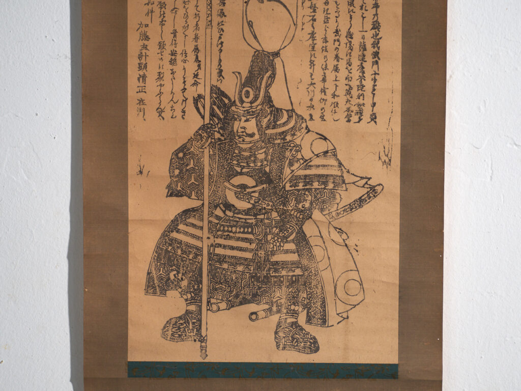 Kakejiku antiguo de guerrero samurái en xilografía sobre papel – Japón, circa 1890