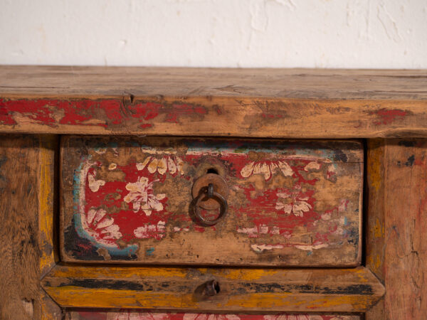 Mesa baja antigua pintada en madera de olmo – China, circa 1900