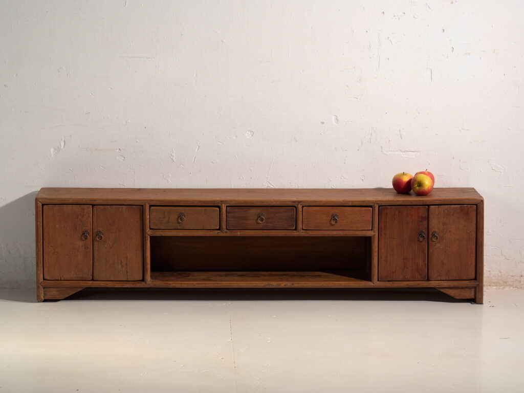 Mueble bajo antiguo chino en madera de olmo – China, circa 1900